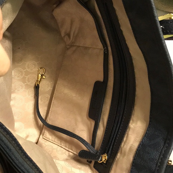 Michael Kors Jet Set Medium Top Zip Snap Tote - Picture 4 of 8